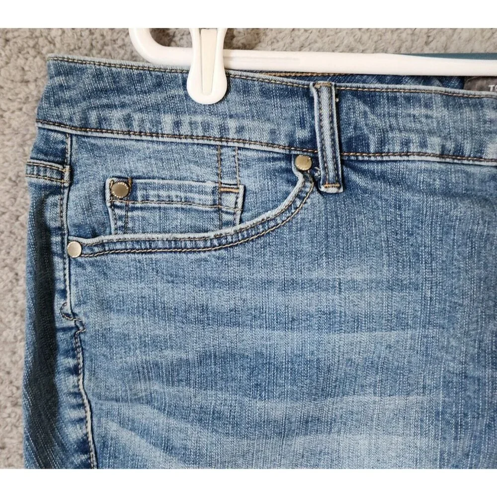 Torrid Women's Button Fly Stretch Denim Jean High Rise Shorts Distressed Size 22
